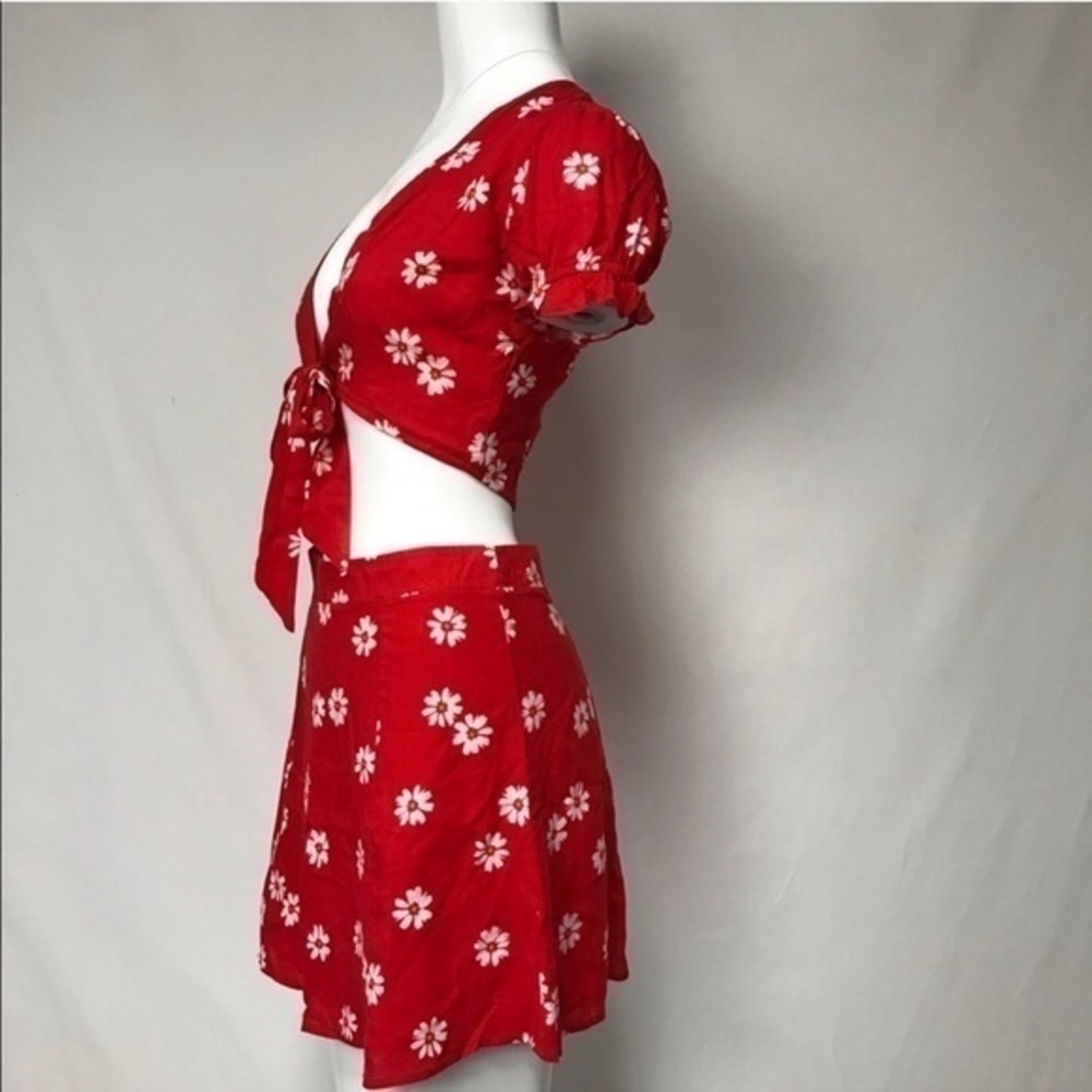 Two piece flora red skirt crop top set - Picture 6 of 6